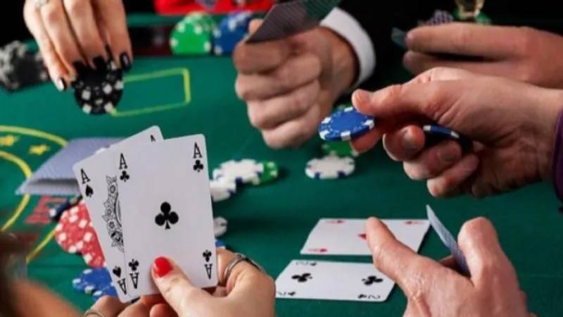 Poker diễn ra nhiều vòng